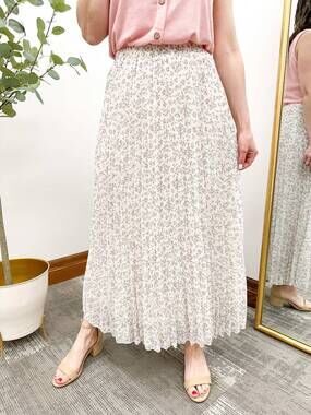 NEW WELLMADE floral pleated maxi skirt in multicolor